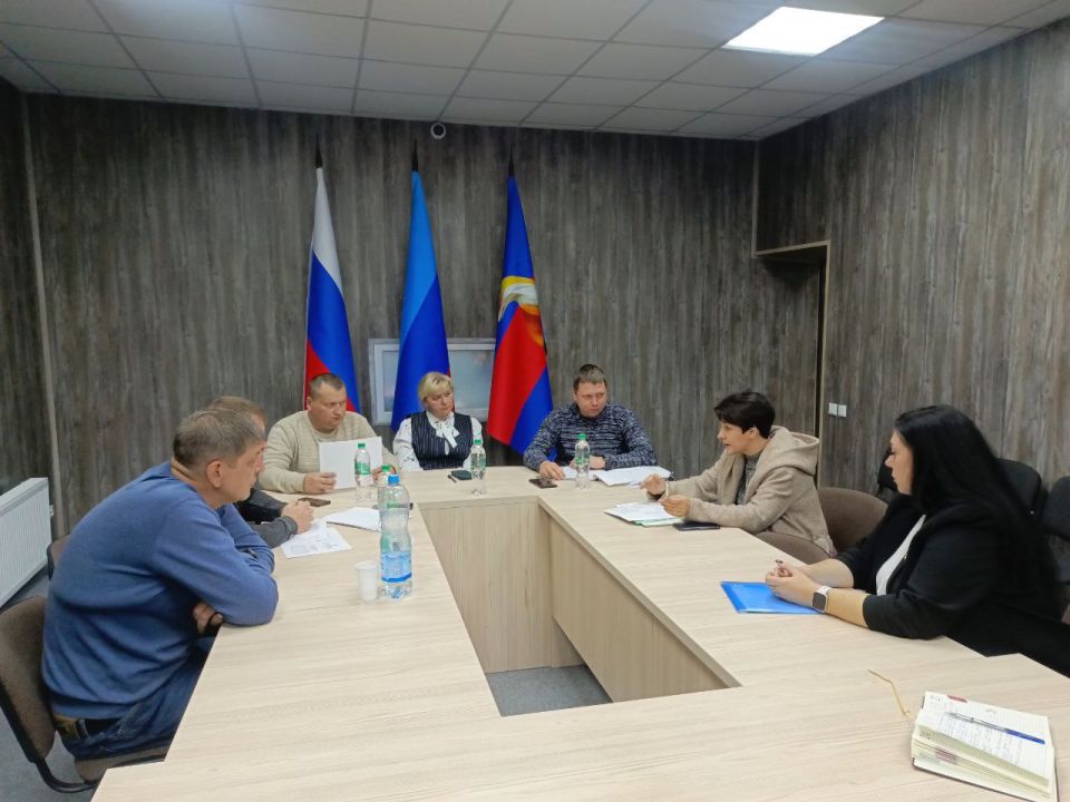 Сегодня состоялось заседание постоянной комиссии совета городского округа муниципальное образование городской округ город Лисичанск Луганской Народной Республики по социальной политике, делам молодёжи