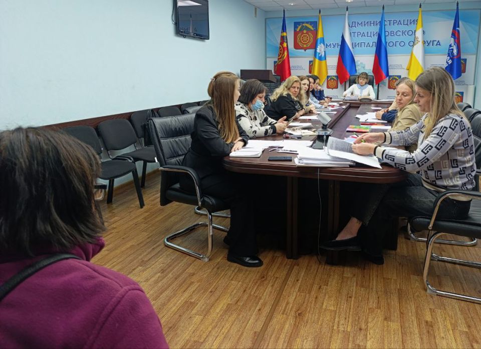 В Администрации состоялось очередное заседание комиссии по делам несовершеннолетних и защите их прав, на котором рассмотрено 14 административных дел, из них: