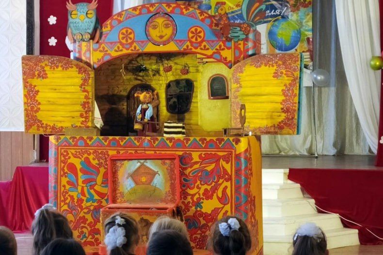 Кукольный театр из Красноярска посетил Червонопартизанскую СШ №1