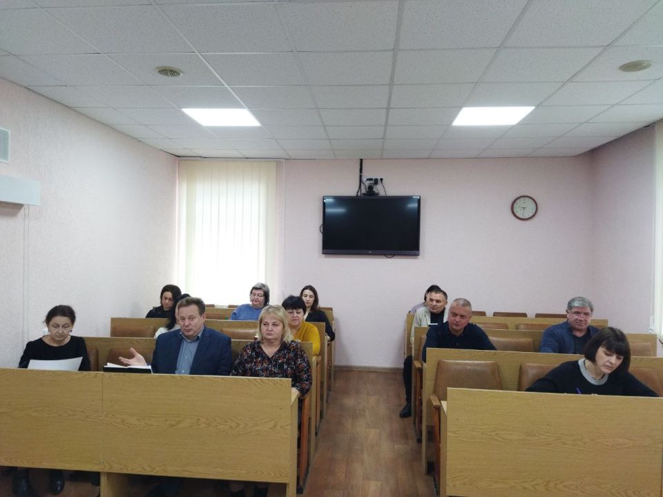 Сегодня Глава городского округа город Ровеньки провёл рабочее совещание с руководителями отделов и управлений Администрации