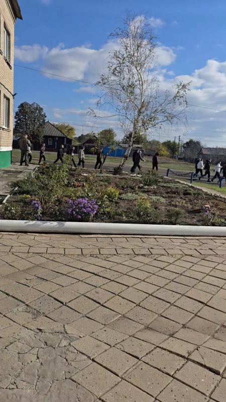 В Нагольно-Тарасовском УВК им. В.Ф. Субботина состоялись учения по действиям работников учреждения, учащихся и сотрудников охраны при совершении (угрозе совершения) преступления террористической направленности по теме:...