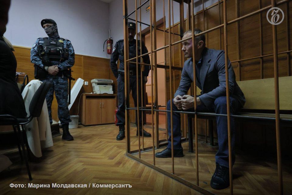 Свердловский облсуд оставил бывшего вице-губернатора Олега Чемезова в СИЗО