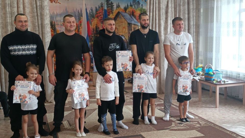 В преддверии празднования Дня отца в дошкольных учреждениях городского округа город Ровеньки прошли мероприятия, приуроченные этому празднику