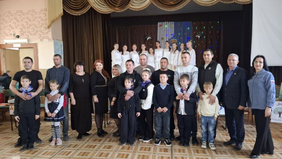 Джан Погодин-Новиков: В преддверии Дня отца принял участие как член жюри в конкурсе отцов "С папой хоть куда!" КУВК №6 «Созвездие»