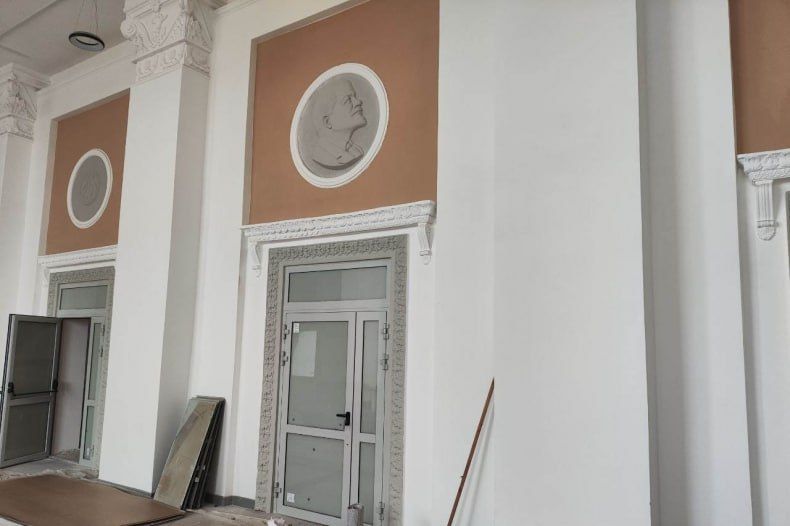 - В этом году здесь уделено внимание ремонту помещений зала для бокса и тренажёрного зала, где уже проведена основная работа по обновлению стен, потолка и пола