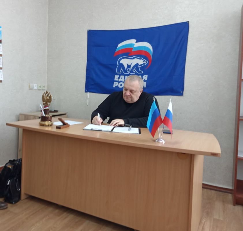 Сегодня, 15 октября, в ходе личного приема граждан обратилась жительница пгт Успенка,мать погибшего участника СВО с просьбой об оказании помощи спиле аварийного дерева, ветви которого мешают электросети,создавая перепад...