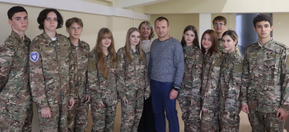 Сегодня в торжественной обстановке обучающимся 10 класса школы № 17 присвоено почетное звание «кадет»