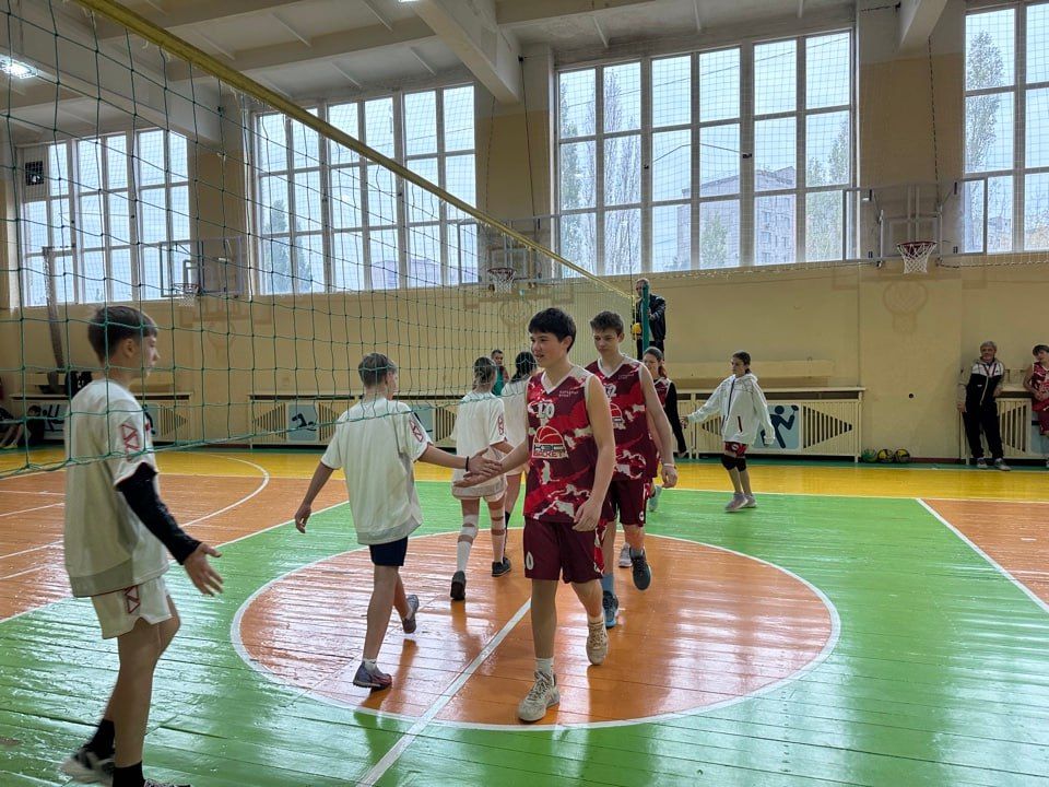 Сегодня в спортивном зале Перевальской спортивной школы прошел муниципальный этап Всероссийского фестиваля детского дворового волейбола 4х4