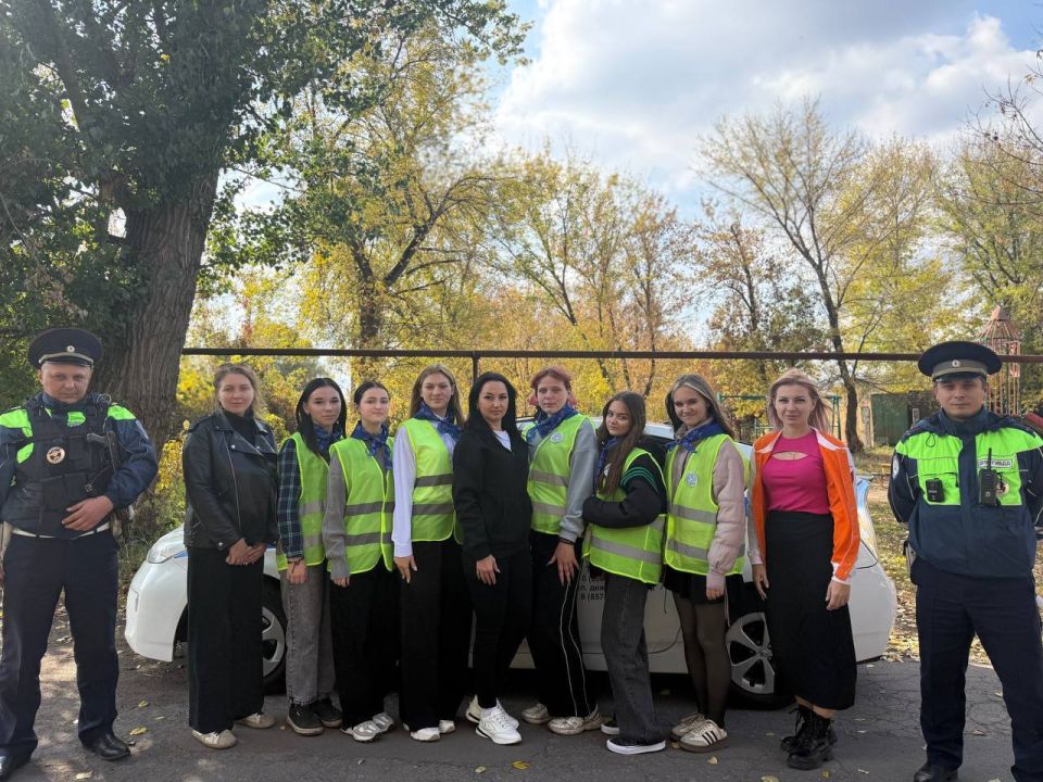 17 октября, в рамках усиления мер по обеспечению безопасности дорожного движения вблизи образовательных учреждений, в Брянковской средней школе №19 прошла акция "Родительский патруль"