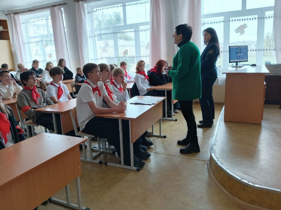 В Ровеньковской школе №3 состоялся важный информационный лекторий для учащихся под названием "Твоя жизнь – твой выбор", направленный на профилактику наркомании среди подростков