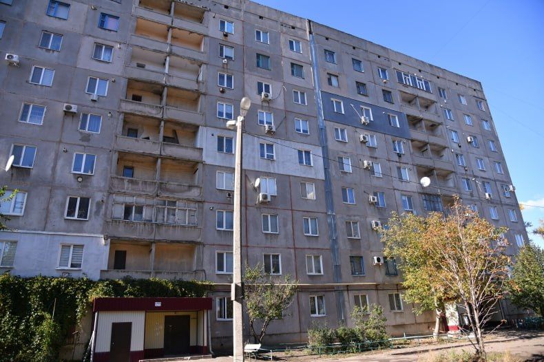 Обновленная кровля – надежная защита: ход капитального ремонта в микрорайоне Центральный под контролем