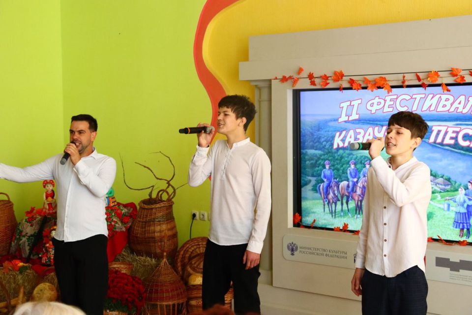 В Перевальске состоялся II фестиваль казачьей песни