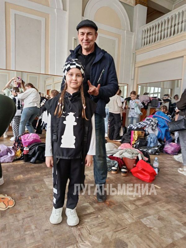 Ученица 3-го класса Кировской многопрофильной гимназии Арина Шкитина знает, что папа всегда стоит на страже порядка и справедливости