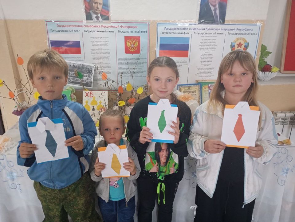 В День отца, который в 2025 году отмечается 19 октября, заведующей Ульяновским сельским клубом был организован творческий мастер-класс для детей «С любовью для папы»