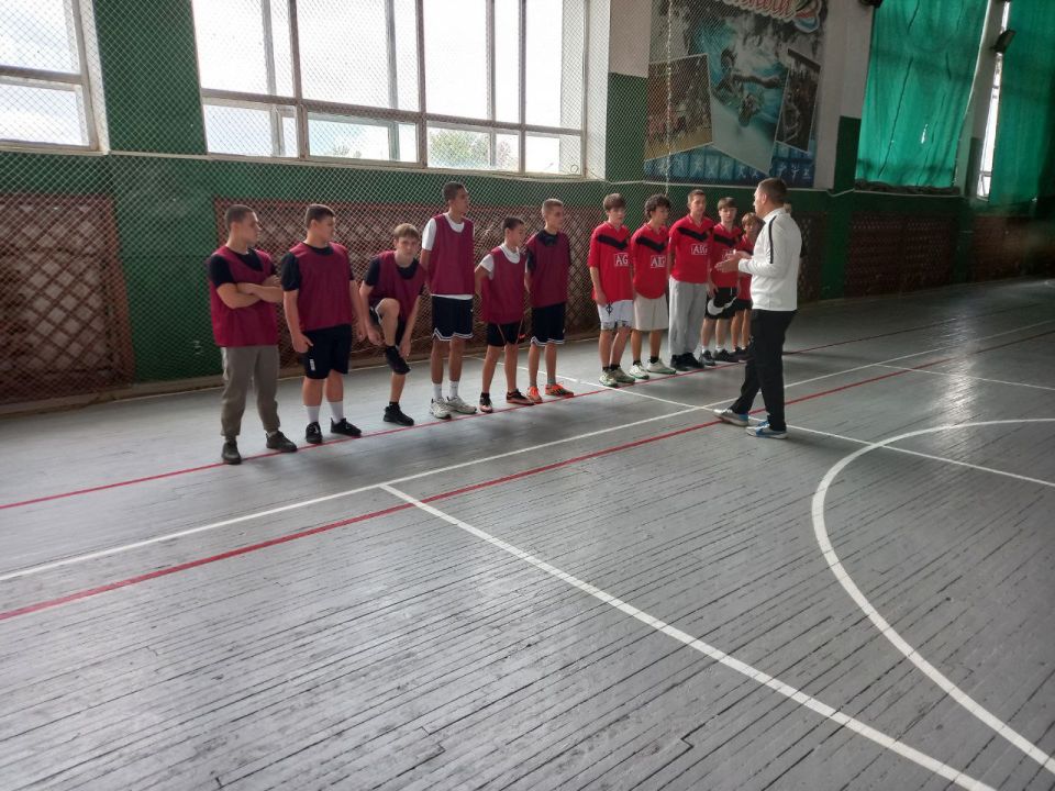 Сегодня в спортивном зале спортивного комплекса «Юбилейный» состоялся муниципальный этап региональных соревнований по футзалу на Кубок Главы Луганской Народной Республики