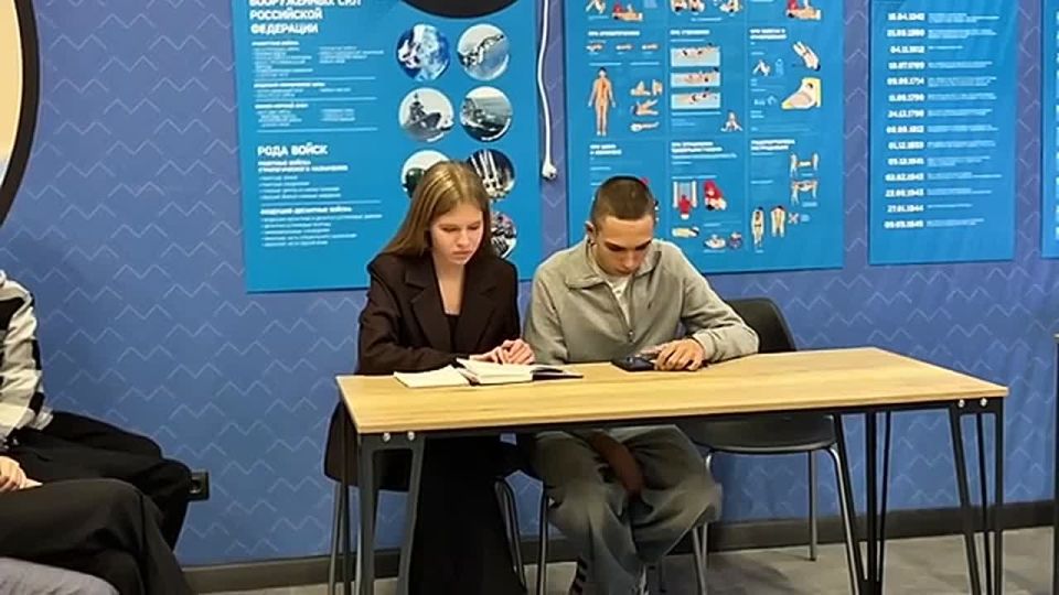 Онлайн-курсы против университета: молодёжь обсудила альтернативы традиционным формам образования