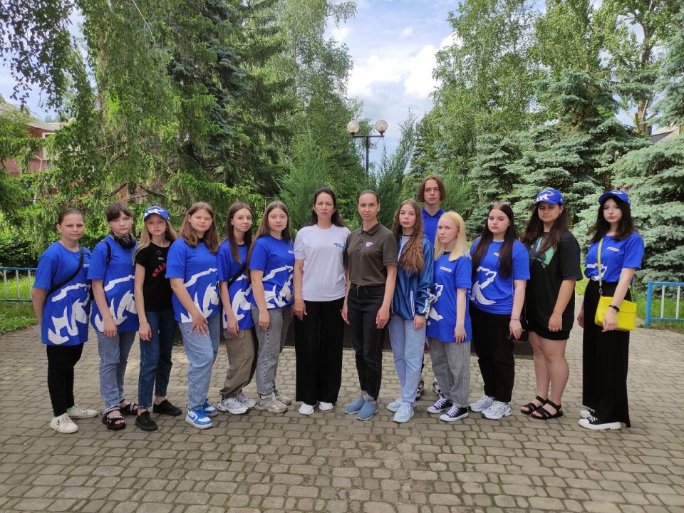 Алёна Лумеровская: Три года назад, 21 октября 2022 года, началось важное для нашей республики событие — создание Луганского регионального отделения «Единой России»