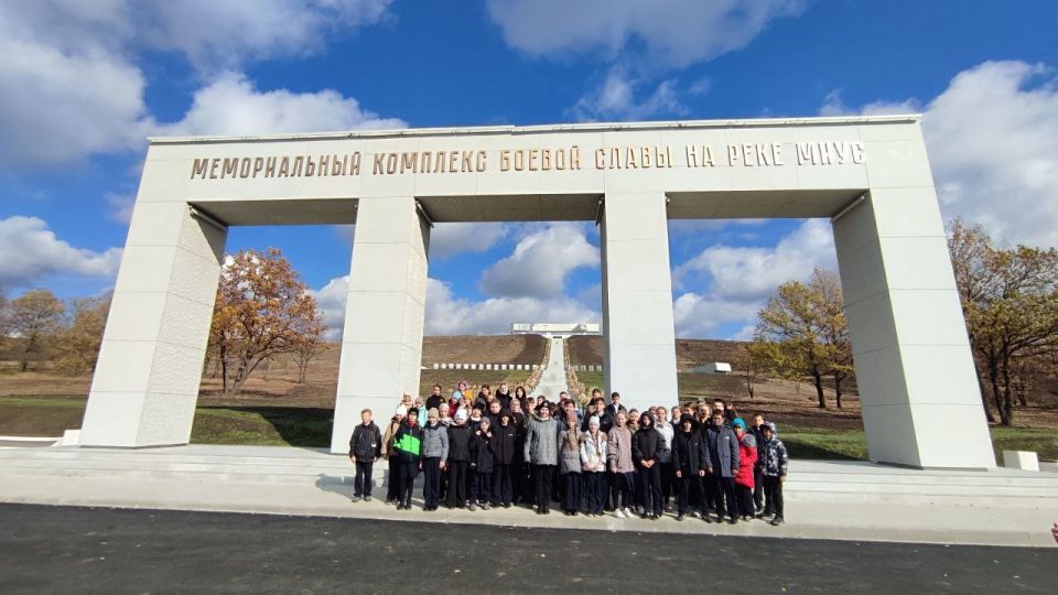 Сегодня, 20 октября 2025г., приняли эстафету марафона учащиеся: Краснолучской школы № 7, Свердловской средней школы № 9 имени воина-интернационалиста Александра Голубкова и Краснолучской школы № 11