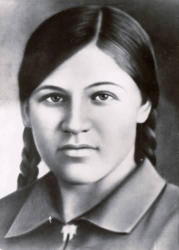 "Рассказы о героях". Евгения Ивановна Кийкова родилась 23 июля 1923 года в городе Парижская Коммуна Ворошиловградской области в семье рабочего