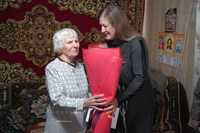 Свердловчанке в честь 90-летия вручили Президентское письмо с поздравлениями