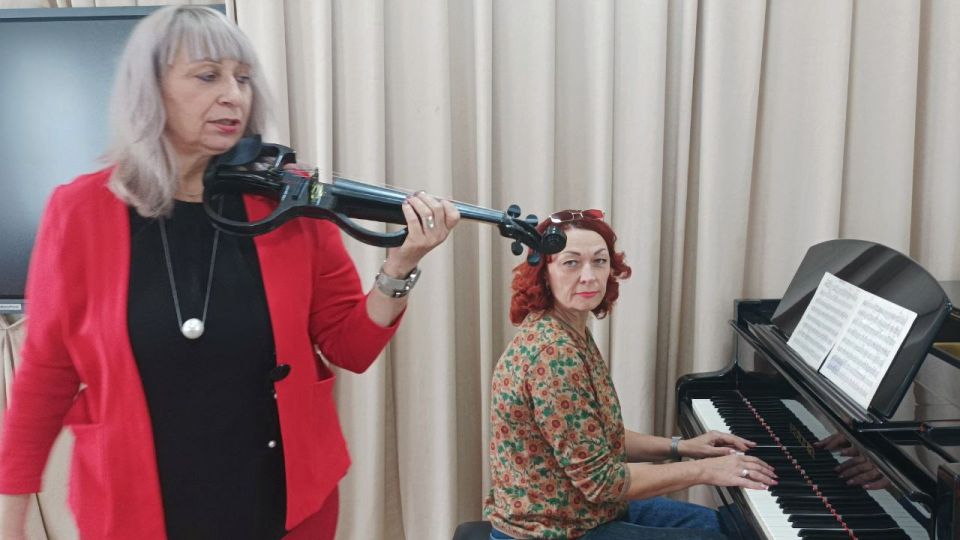 В Детской школе искусств №1 города Ровеньки на оркестровом отделе прошла увлекательная видеолекция «Феномен электроскрипки»! Организованная заведующей отделением Ивановой Светланой Ульяновной совместно с концертмейстером...