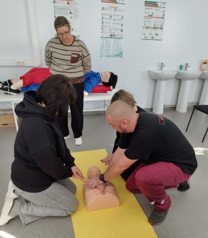 Специалисты Луганского центра медицины катастроф обучили первой помощи очередную группу в г. Ровеньки