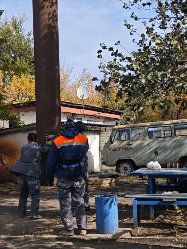 Оренбургские строители заменили дымоход в перевальской больнице