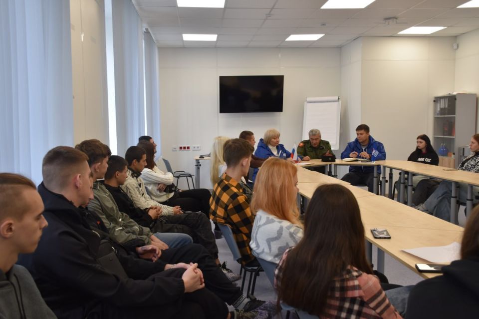 Константин Бутримов: В рамках направления «Выбирай СВОе с вЕРой в себя» проекта «Выбирай свое» партии «Единая Россия» в Северодонецке прошло заседание круглого стола "Мои земляки – мои герои"