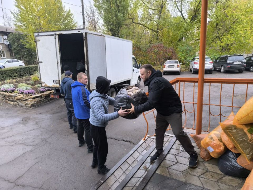 Волонтеры из г. Шуя Ивановской области, совместно с Советом женщин Перевальского округа Луганского РО «Союз женщин России», передали помощь военнослужащим, которые проходят лечение