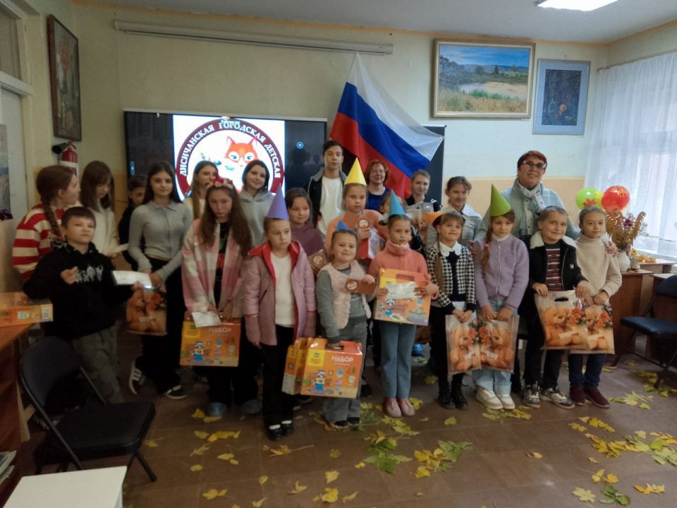 20 октября в стенах Лисичанской художественной школы прошло яркое событие — церемония "Посвящение в юные художники"