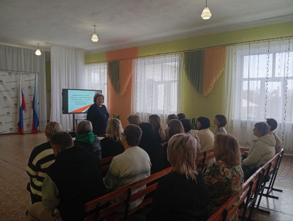 Сегодня в рамках общегородской акции «Забота» и недели правовых знаний в Ясеновской гимназии им. Ю.В. Стеценко состоялся семинар-практикум с педагогическими работниками и родителями на тему «О совместной работе по защите...