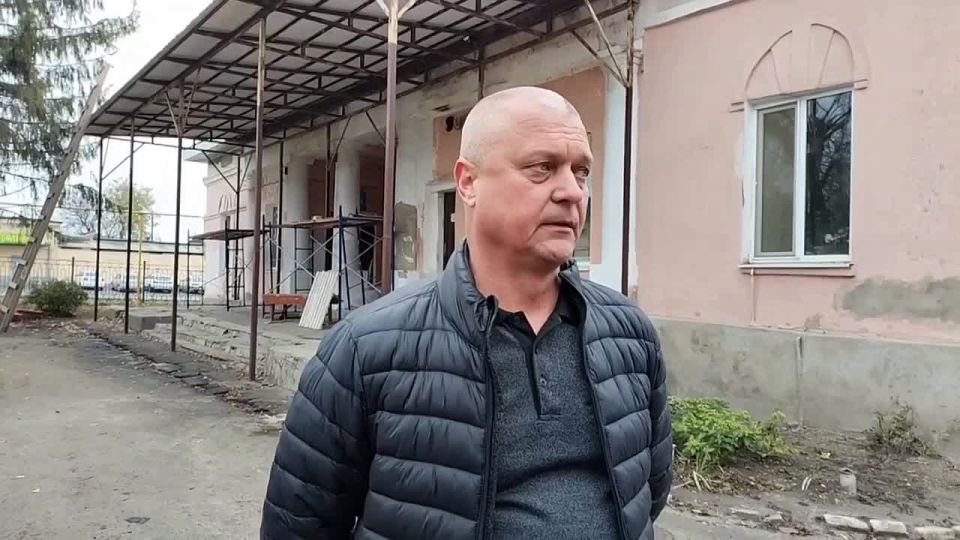 В Ровеньках завершен капитальный ремонт крыши больницы