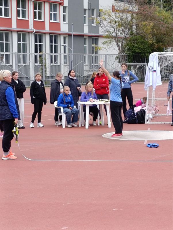 Перевальские спортсмены успешно выступили на соревнованиях по легкой атлетике в Крыму