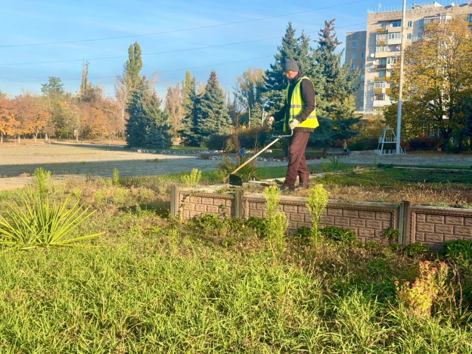 В Рубежном продолжается активная работа по благоустройству города