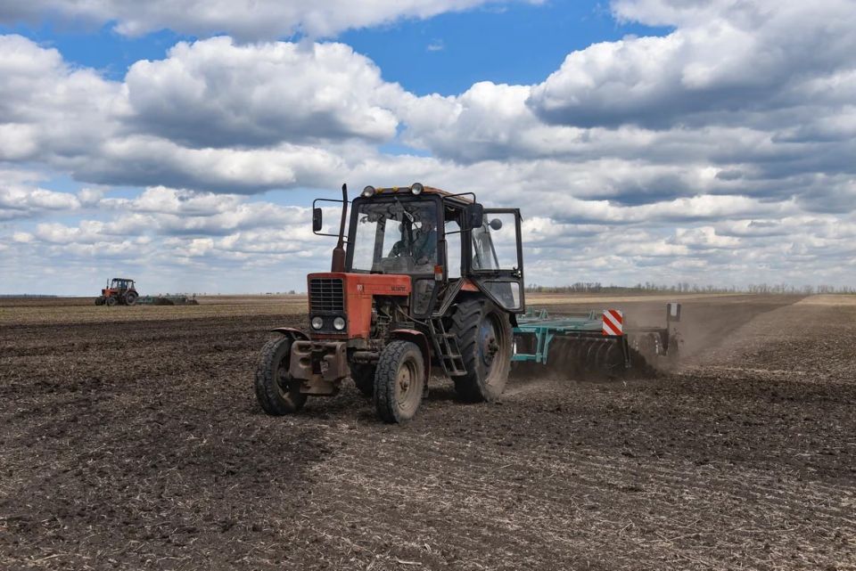 Евгений Бондарь: Новости с полей: аграрии округа активно ведут осенне-полевые работы