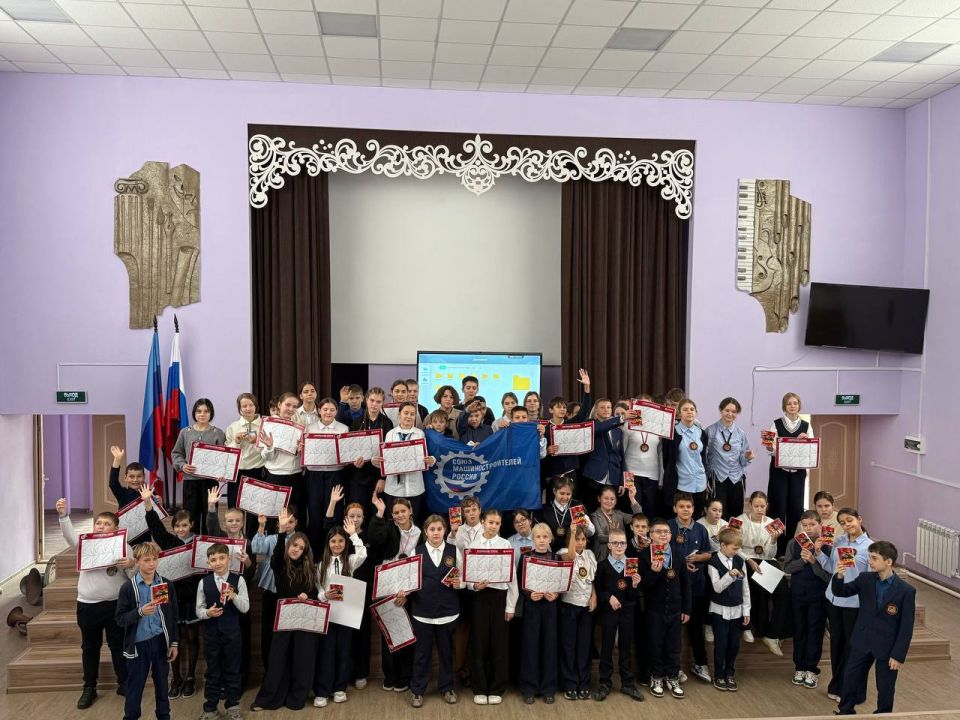 Константин Бутримов: В Брянковской школе № 9 открылся Авиаконструкторский кружок в рамках проекта «Выбирай своё»