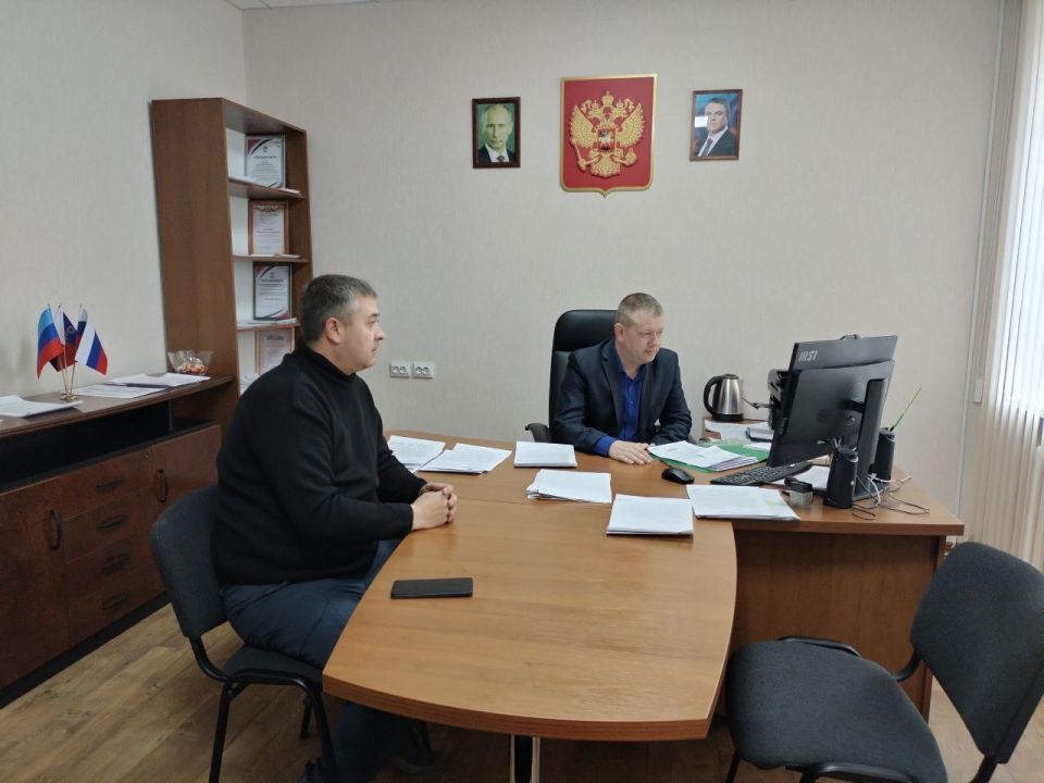 Сегодня заместитель Главы городского округа город Ровеньки Дмитрий Игошин вместе с представителем Республики Коми приняли участие в заседании Штаба по вопросам восстановления социально-значимых объектов на территории ЛНР