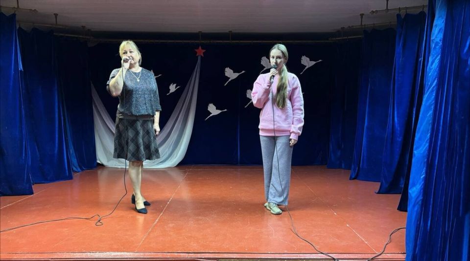 В Новоукраинском клубе прошла литературно-музыкальная композиция «День белых журавлей»