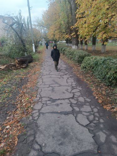 22 октября 2025 года родительский патруль Ясеновской школы №2 им. Д. В. Лазутина вышел на дежурство возле пешеходных переходов рядом со школой и в центре поселка