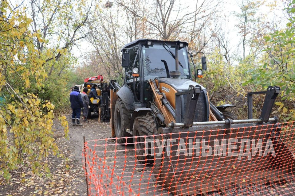 В Свердловске идет капитальный ремонт водопровода до ул. Барбюса по одноименному переулку