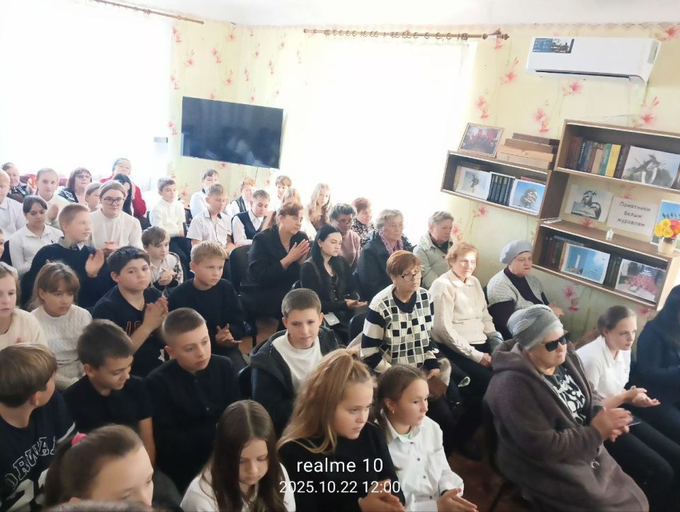 Сегодня в Ровеньковском "КЦСОН" состоялось трогательное мероприятие, посвященное Дню белых журавлей