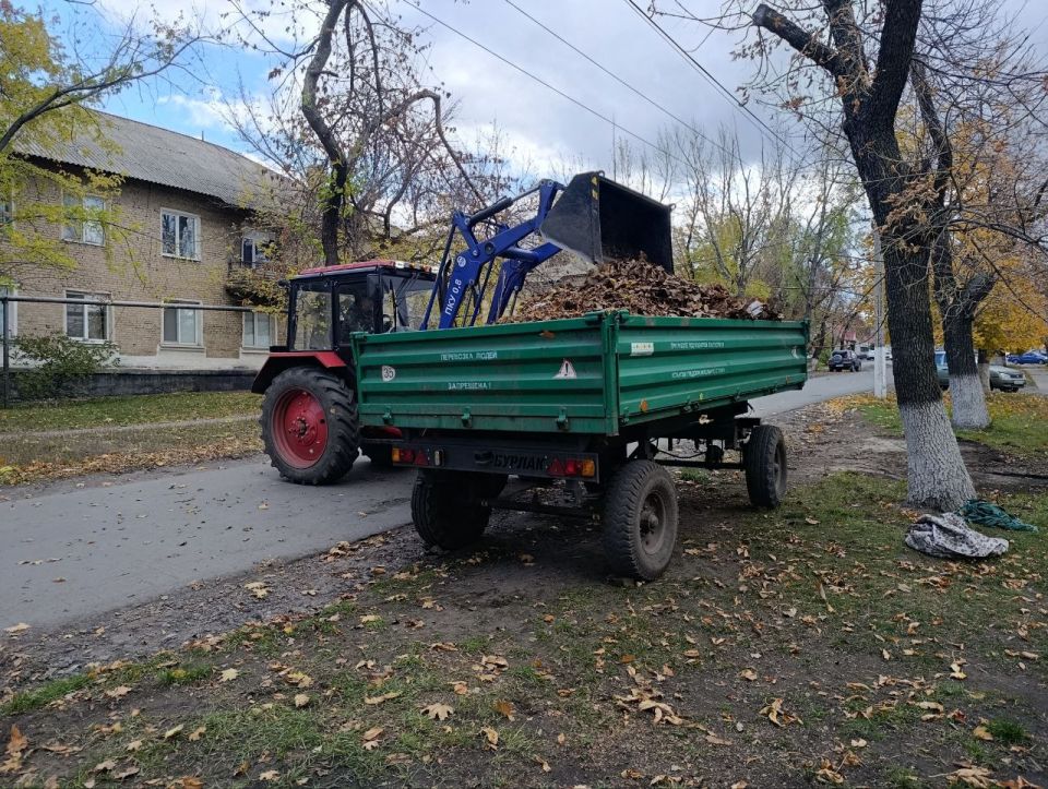 Сегодня в пгт Ясеновский аварийными бригадами ГУП ЛНР «Лугансквода» ведутся ремонтные работы по улучшению водоснабжения по ул. Лермонтова, пер. Ленина, д. № 3, д. № 5