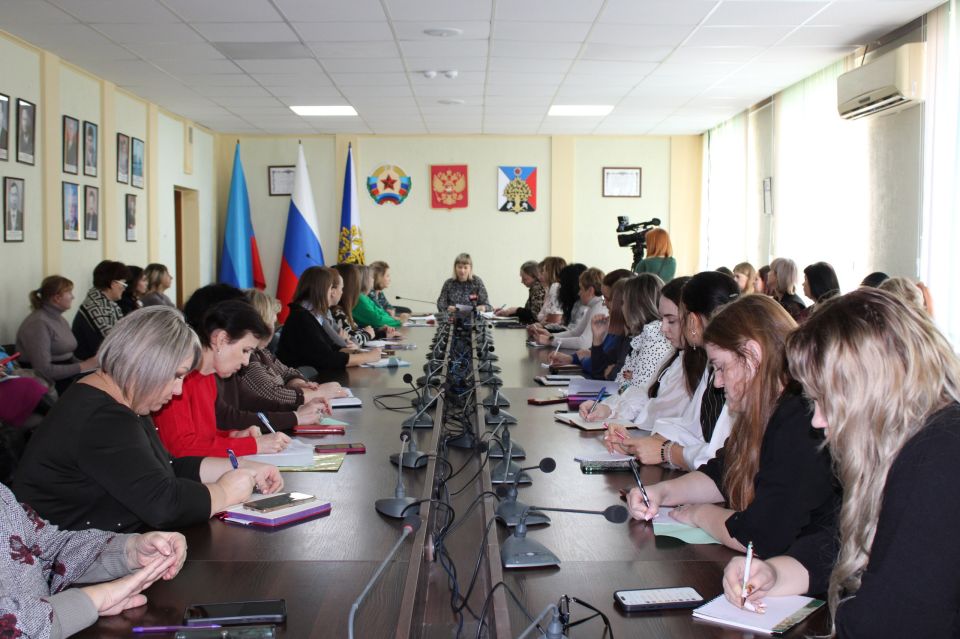 Сегодня в Ровеньках состоялся городской семинар, организованный отделом культуры, спорта и молодёжной политики