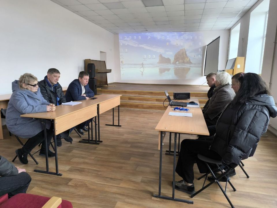 Лисичанские единороссы провели круглый стол «Мои земляки – мои герои»