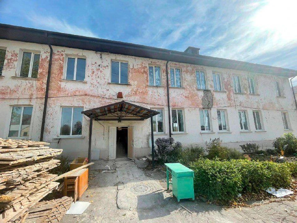 Ставропольцы ремонтируют школу №4 в Антраците