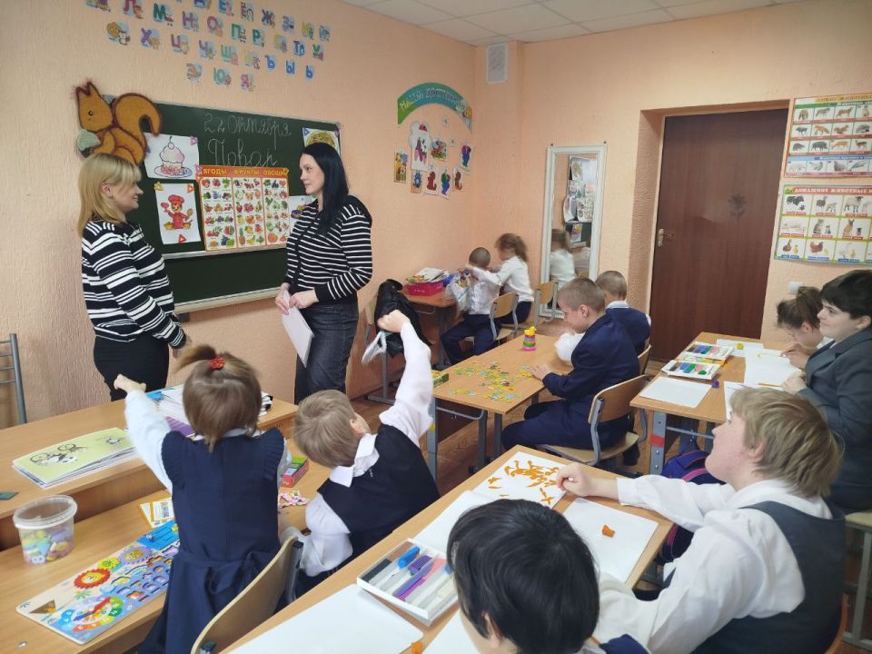 Специалистом отдела по вопросам опеки, попечительства и патронажа проведена плановая проверка в отношении детей-сирот и детей, оставшихся без попечения родителей, находящихся в Ровеньковском доме-интернате для людей с...