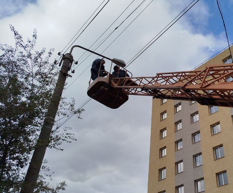 Коммунальные службы проводят работы на территории города