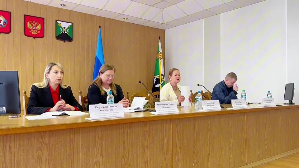 22 октября председатель Комитета тарифного и ценового регулирования ЛНР провела плановое выездное совещание с руководством муниципальных образований г. Свердловска, г. Ровеньки и г. Краснодона