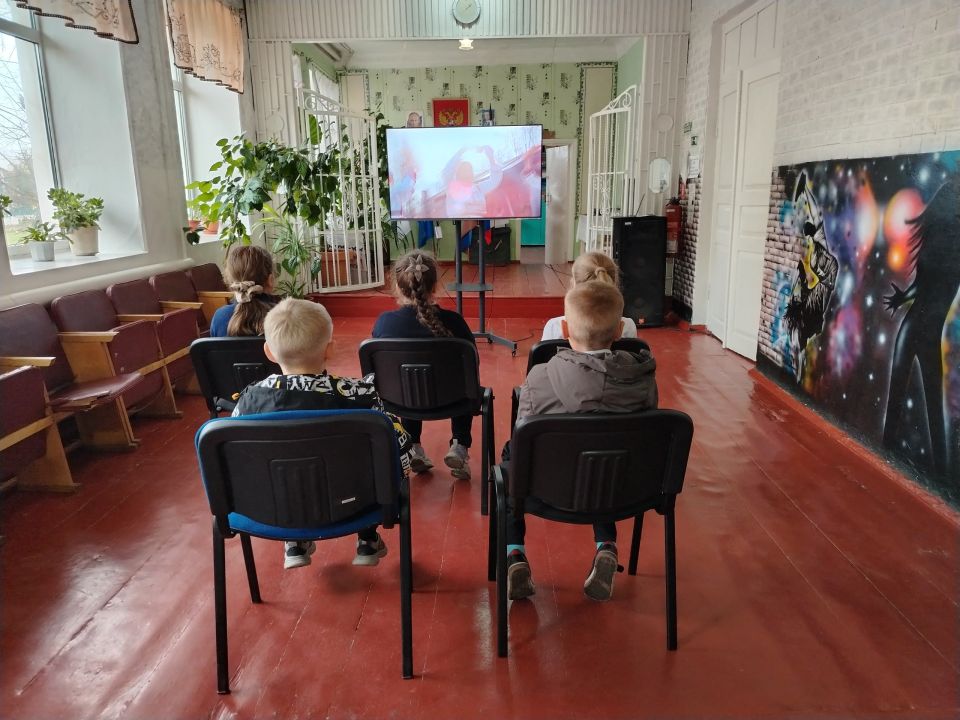 В рамках государственной программы Российской Федерации "Реализация государственной национальной политики ", в Нагольно-Тарасовском Доме культуры, прошёл показ аудиовизуальных материалов проекта "Аудиовизуальная энциклопедия...