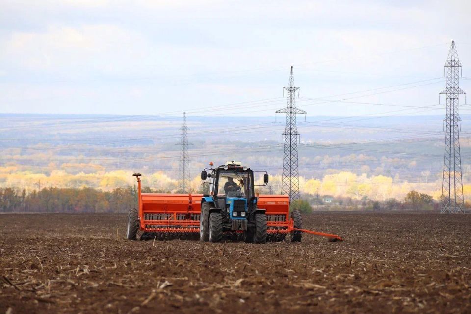 Евгений Бондарь: Новости с полей: аграрии округа активно ведут осенне-полевые работы